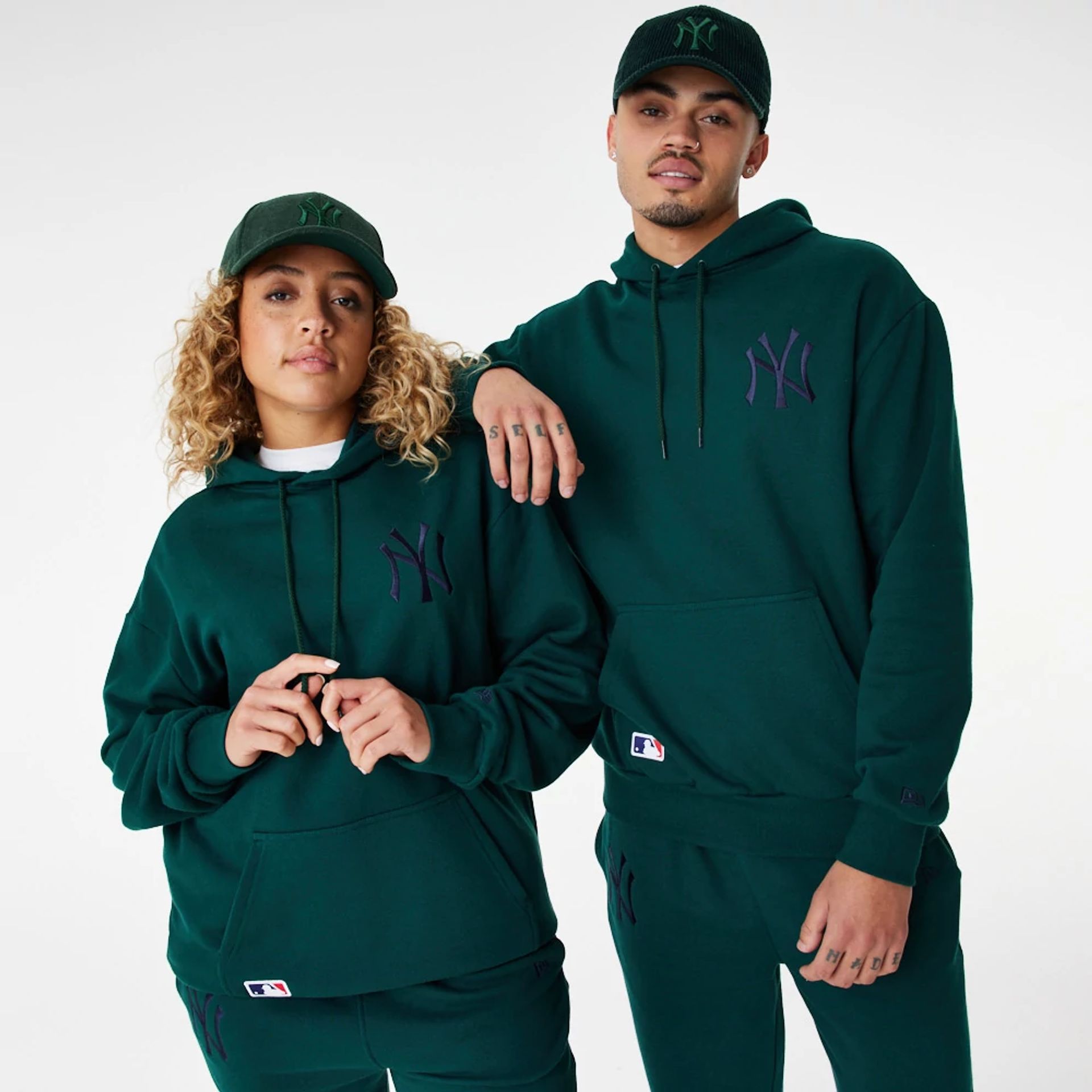 The Male model is wearing New York Yankees League Essential Green Oversized Hoodie 1