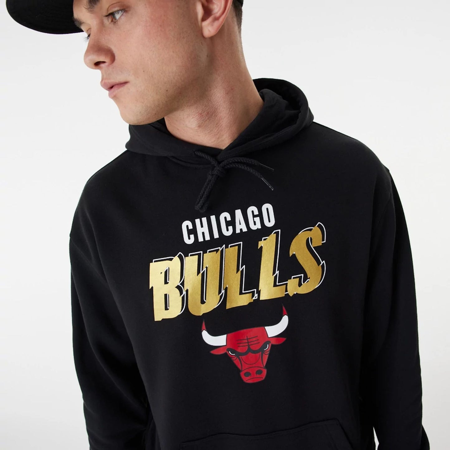 The Male model is wearing Chicago Bulls Team Script Black Oversized Hoodie 7