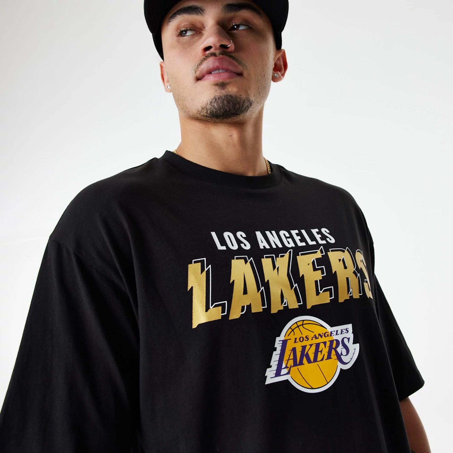 The Male model is wearing LA Lakers Team Script Black Oversized T-Shirt 4