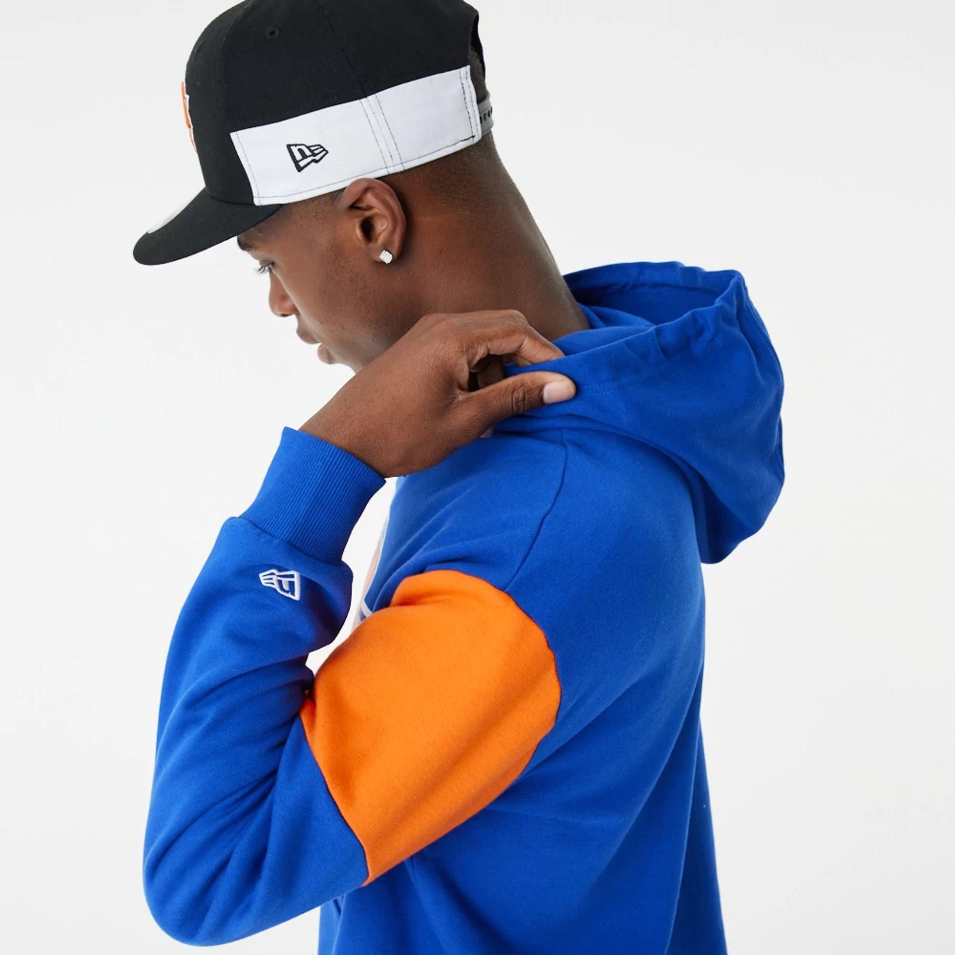 The Male model is wearing New York Knicks NBA Colour Block Blue Oversized Hoodie 4