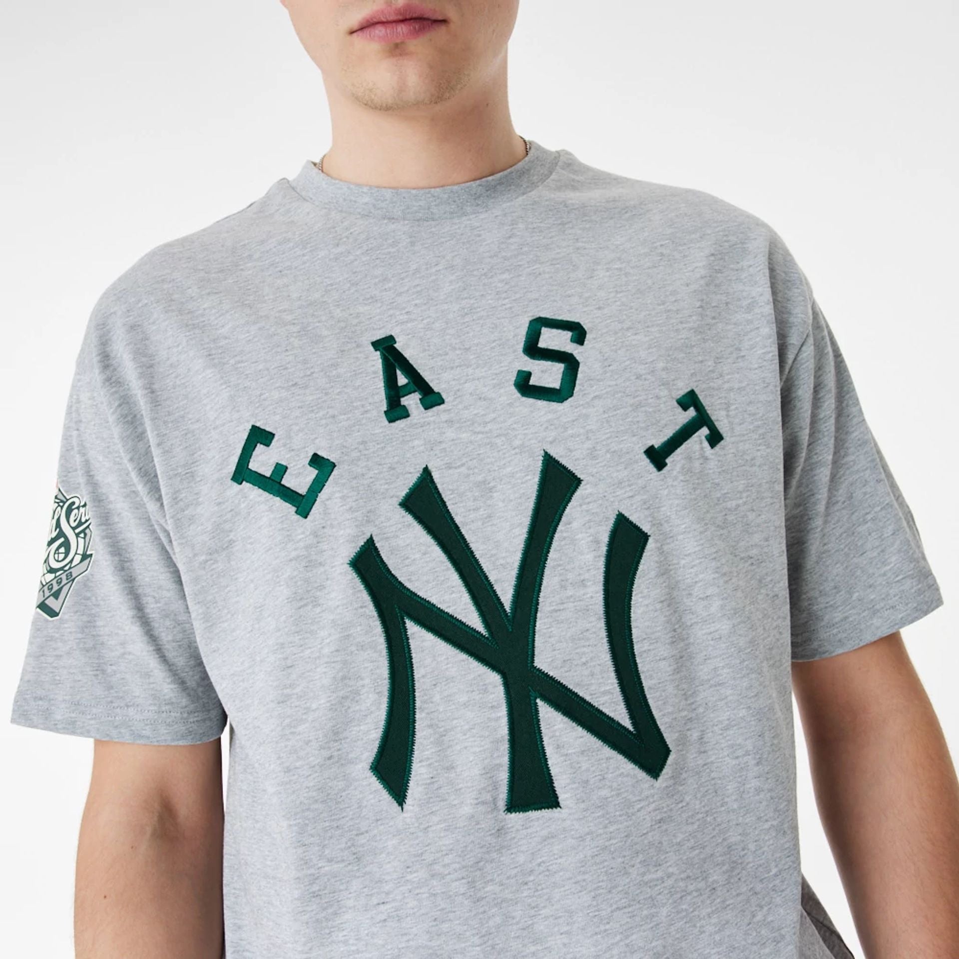 The Male model is wearing New York Yankees MLB Heritage Grey Oversized T-Shirt 2