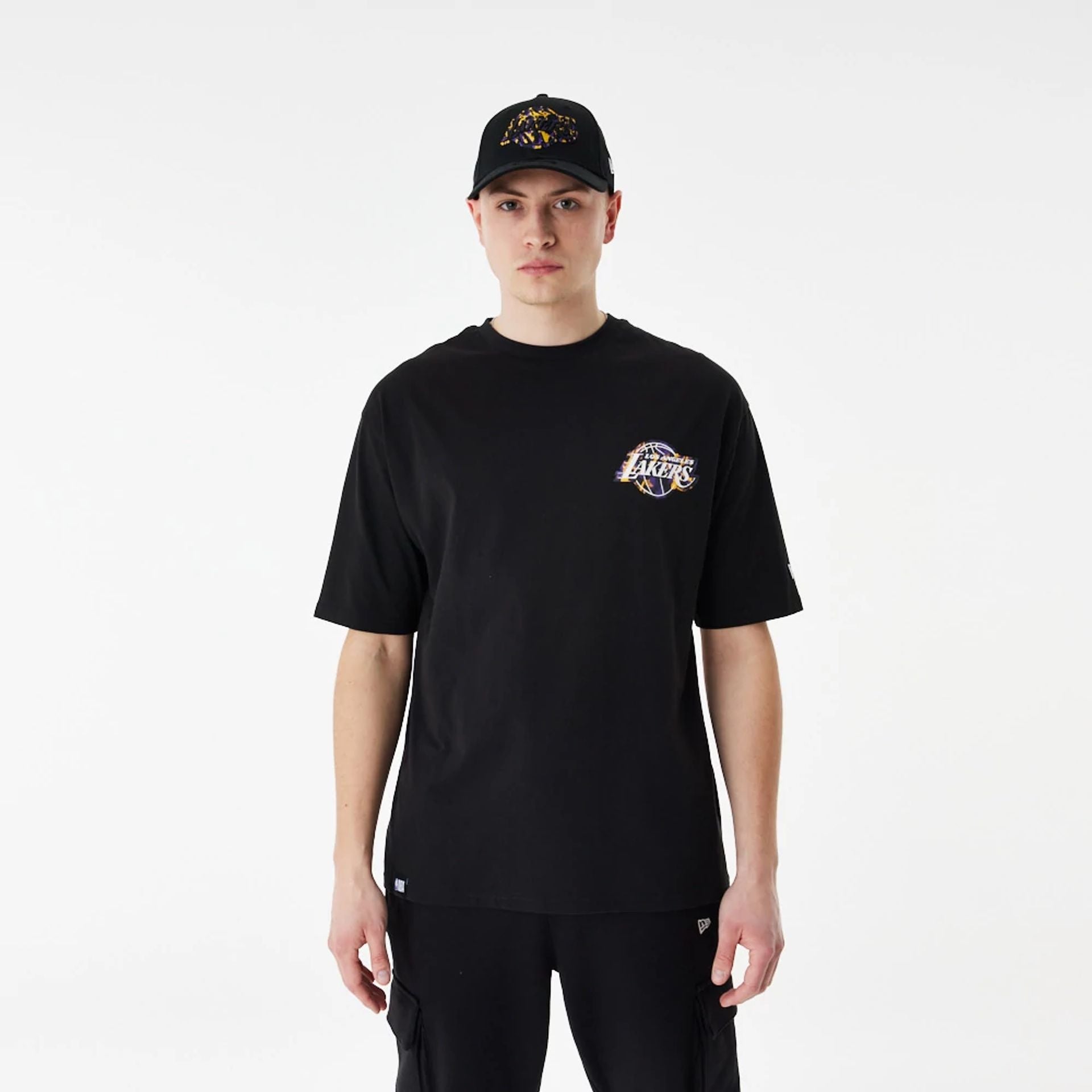 The Male model is wearing LA Lakers NBA Large Infill Black Oversized T-Shirt 2