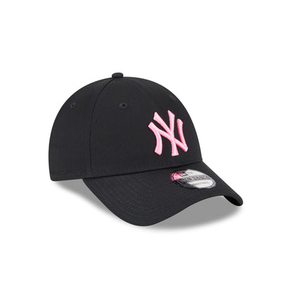 This is a New York Yankees Neon Black 9FORTY Adjustable Cap 3