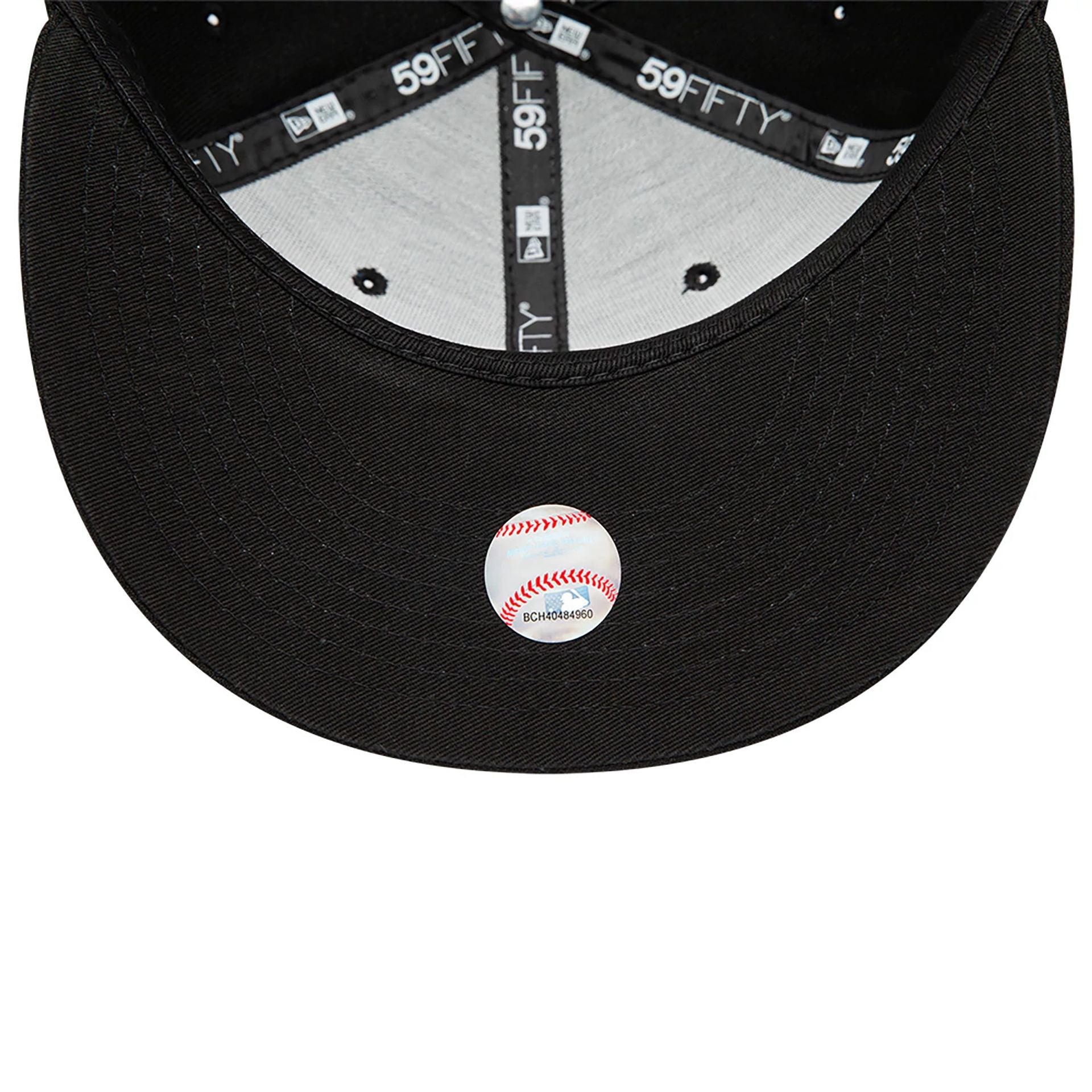 This is a San Francisco Giants MLB Black and White 59FIFTY Fitted Cap 2