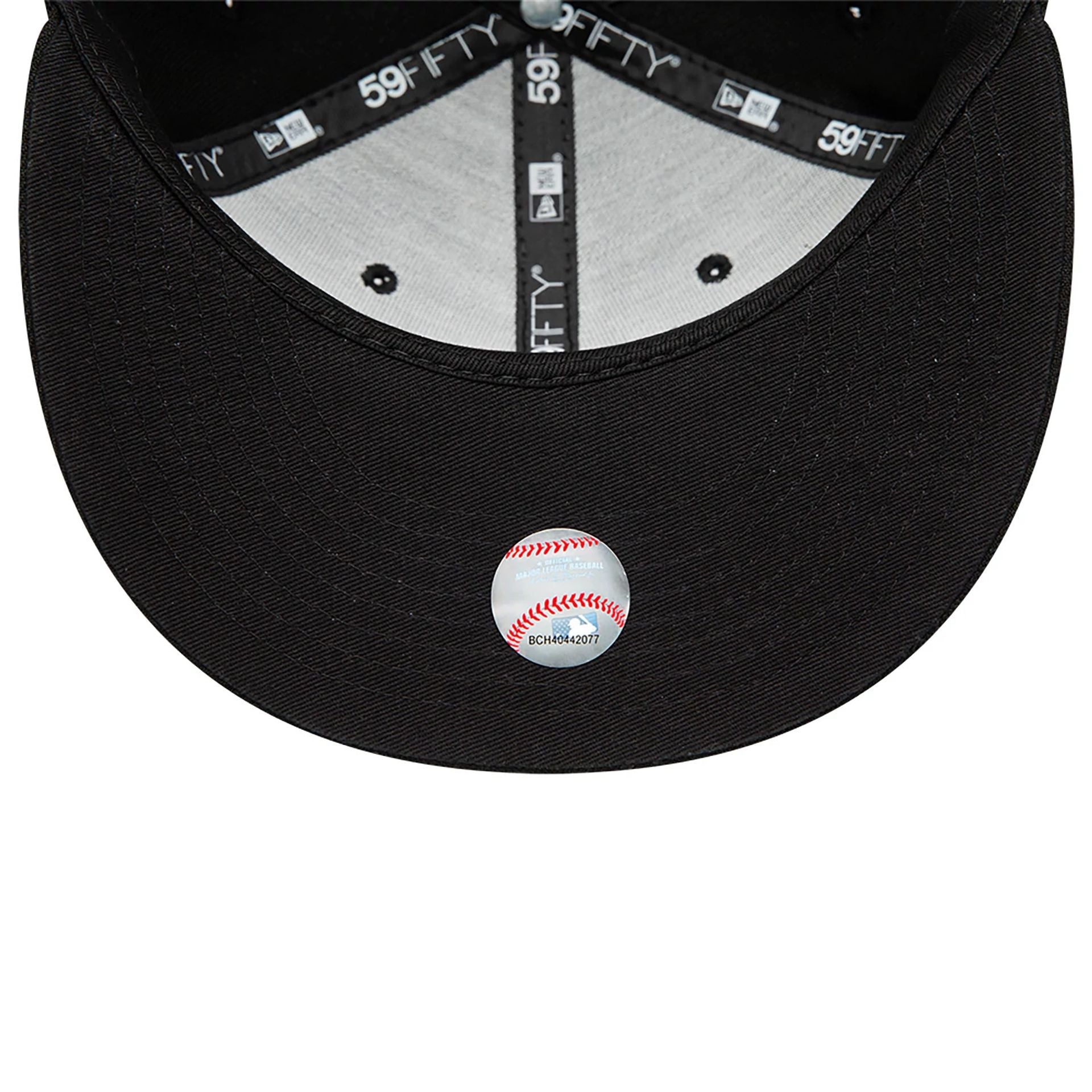 This is a Washington Nationals MLB Black and White 59FIFTY Fitted Cap 2