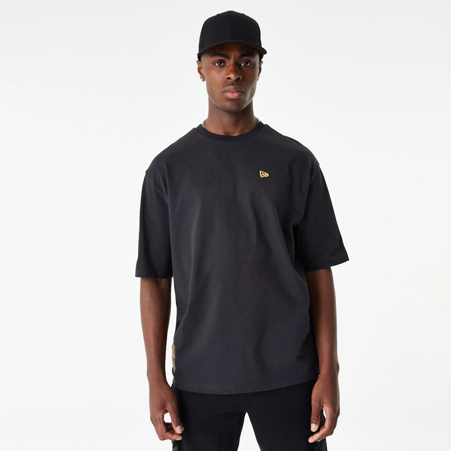 The Male model is wearing New Era Lifestyle 59FIFTY Black Oversized T-Shirt 1