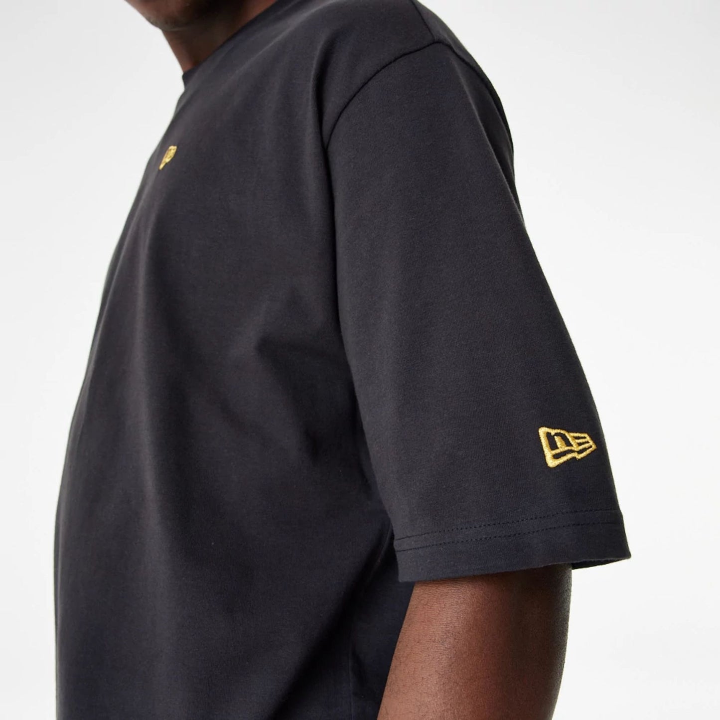 The Male model is wearing New Era Lifestyle 59FIFTY Black Oversized T-Shirt 2