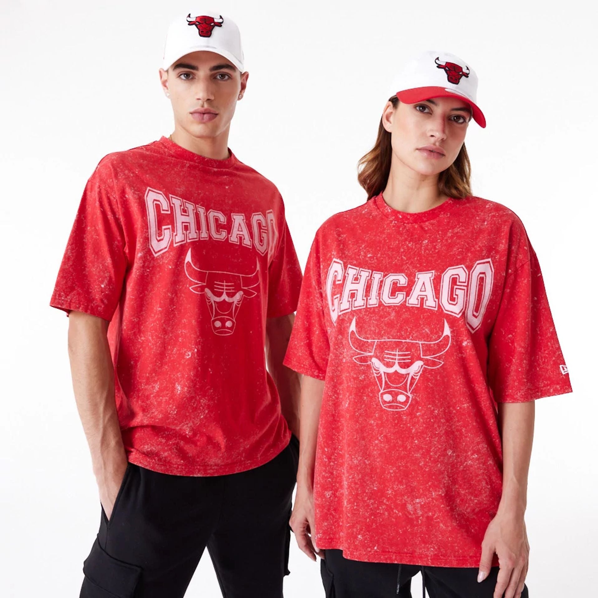 The Male model is wearing Chicago Bulls NBA Washed Red Oversized T-Shirt 1