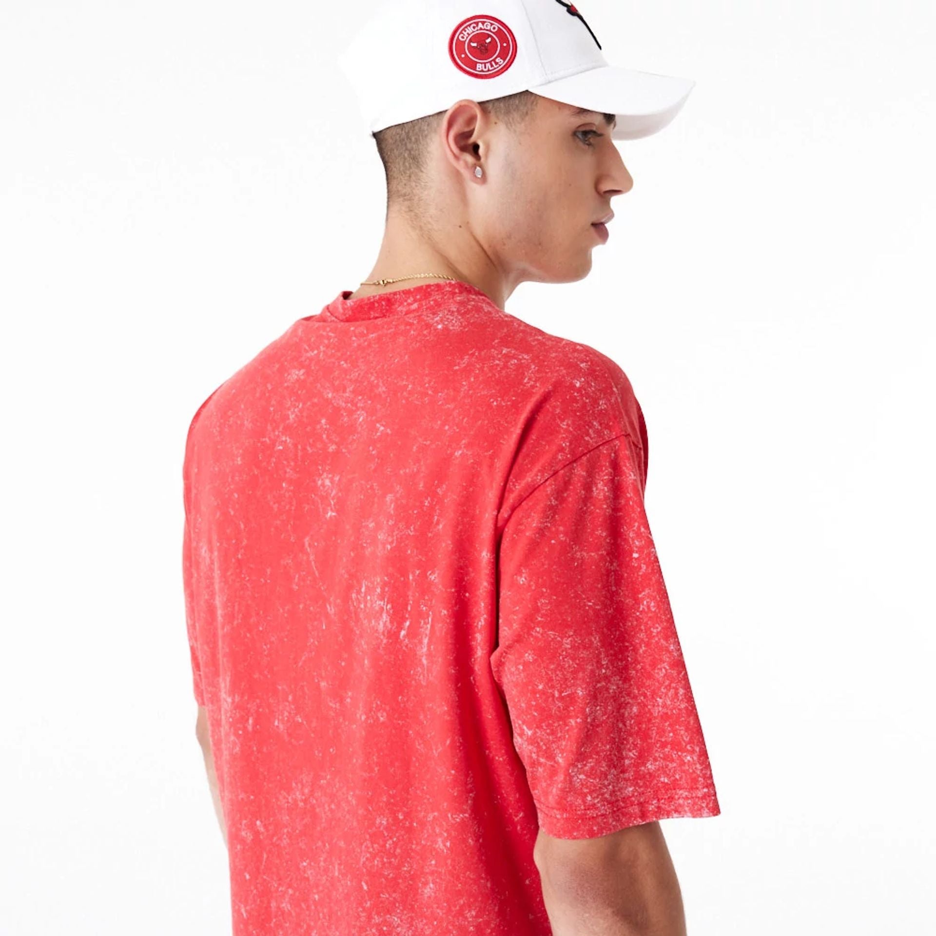 The Male model is wearing Chicago Bulls NBA Washed Red Oversized T-Shirt 2