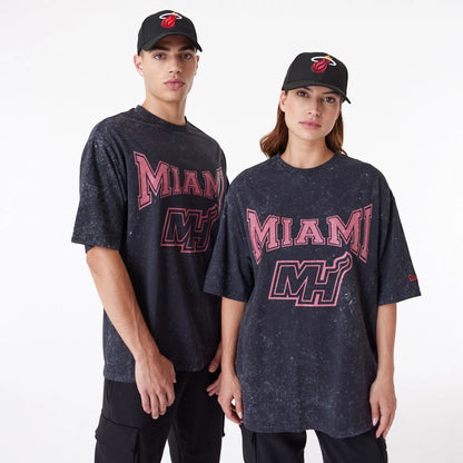 The Male model is wearing Miami Heat NBA Washed Black Oversized T-Shirt 1