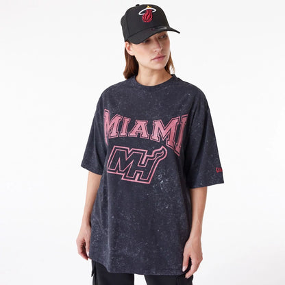 The Male model is wearing Miami Heat NBA Washed Black Oversized T-Shirt 5