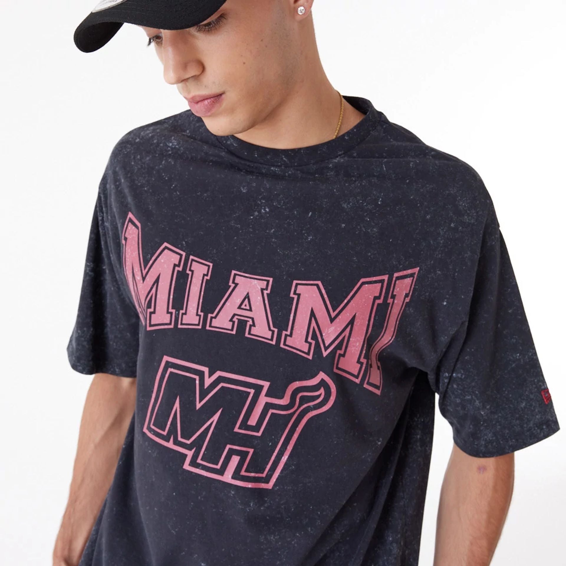 The Male model is wearing Miami Heat NBA Washed Black Oversized T-Shirt 6