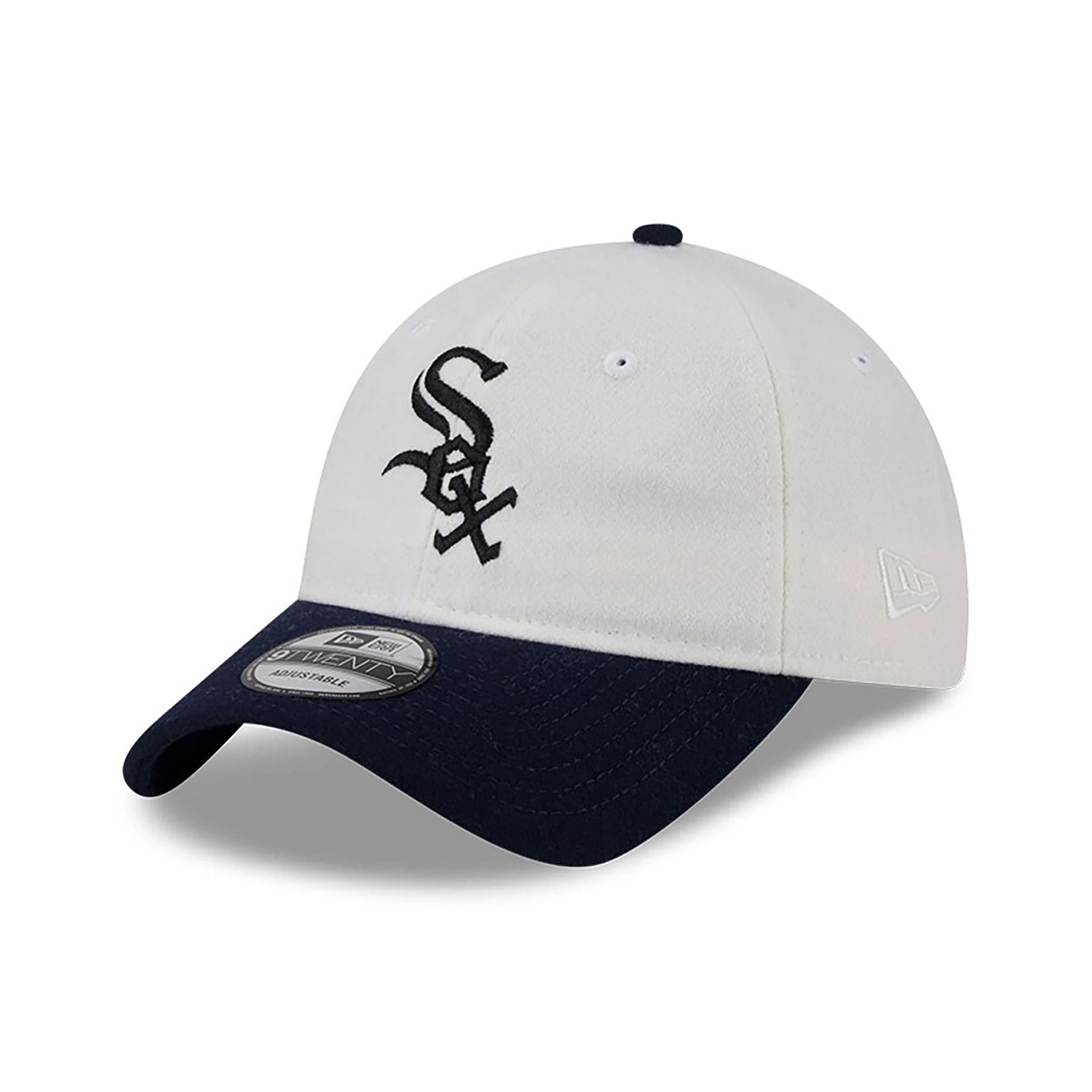 This is a Chicago White Sox Leather Strap Chrome White 9TWENTY Adjustable Cap 1