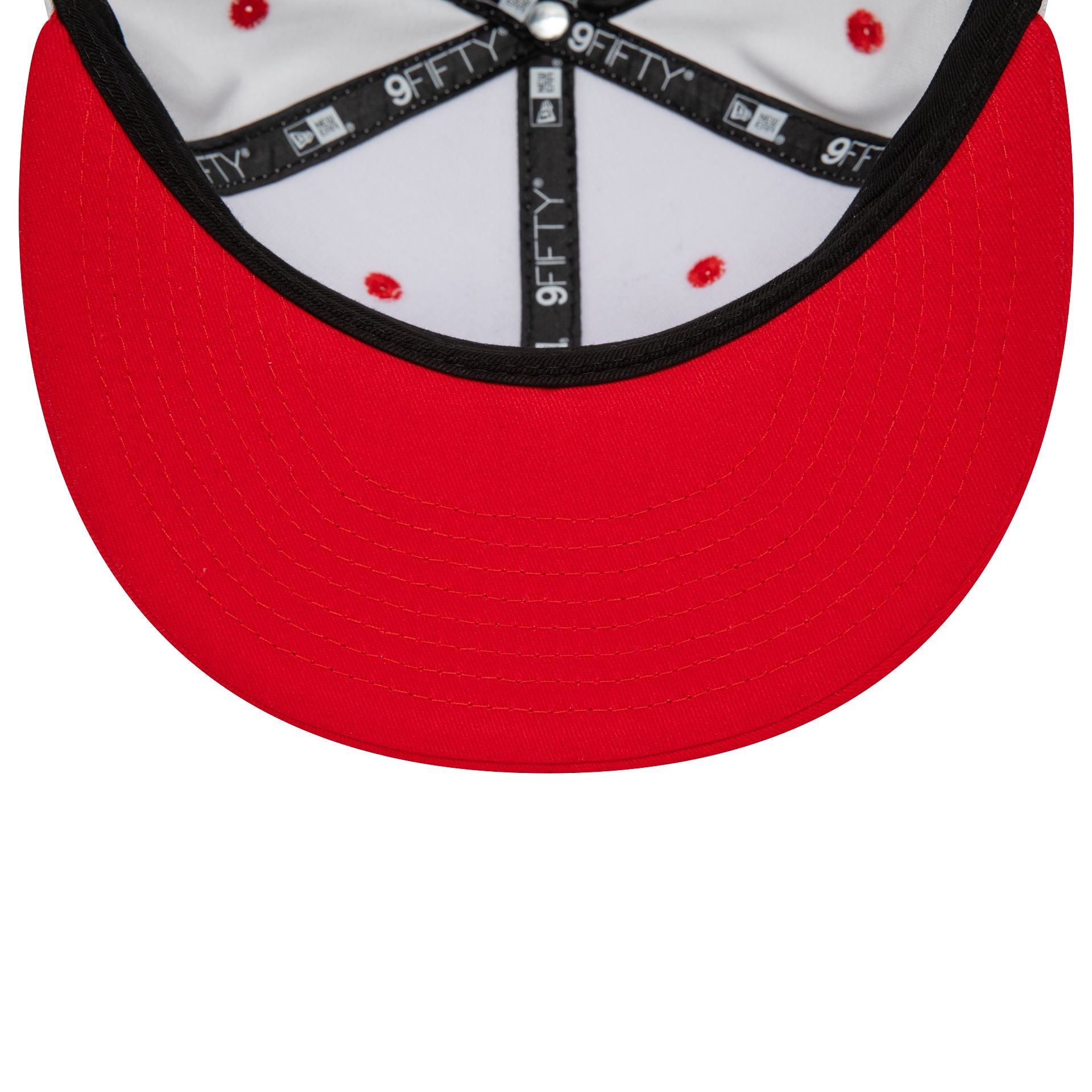 This is a Chicago Bulls Womens NBA White 9FIFTY Snapback Cap 5