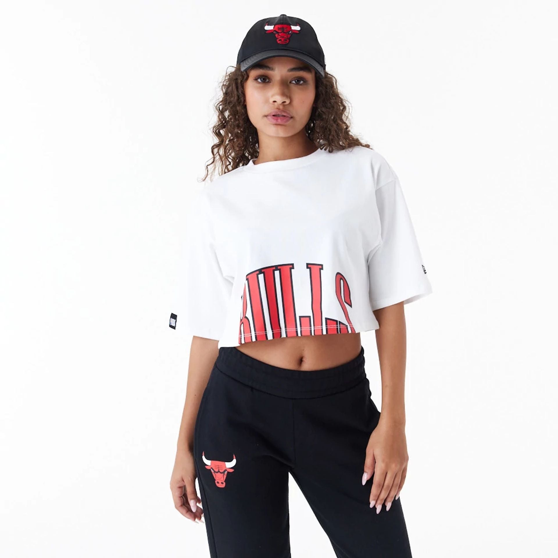 The Female model is wearing Chicago Bulls Womens NBA Team Wordmark White Crop T-Shirt 1