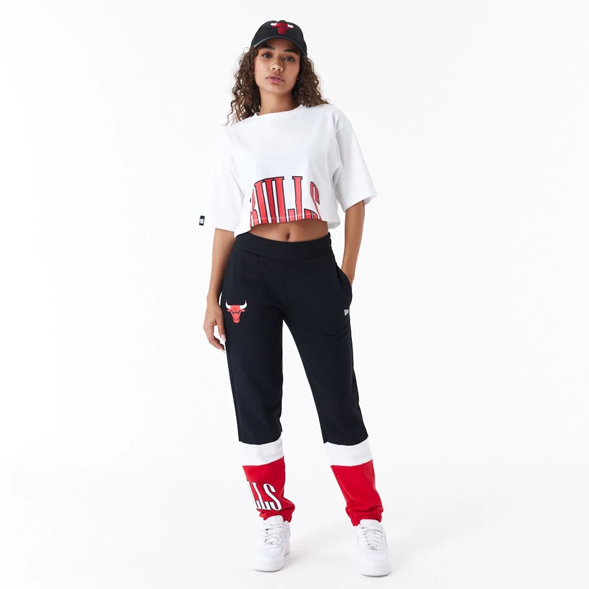 The Female model is wearing Chicago Bulls Womens NBA Team Wordmark White Crop T-Shirt 2