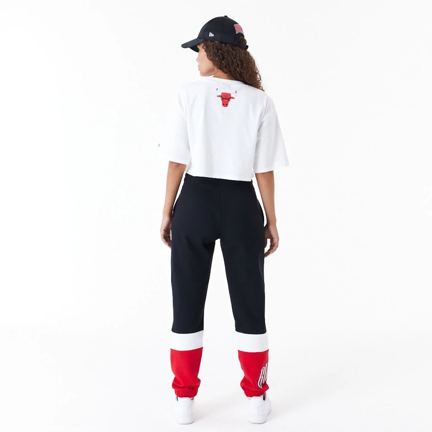 The Female model is wearing Chicago Bulls Womens NBA Team Wordmark White Crop T-Shirt 3