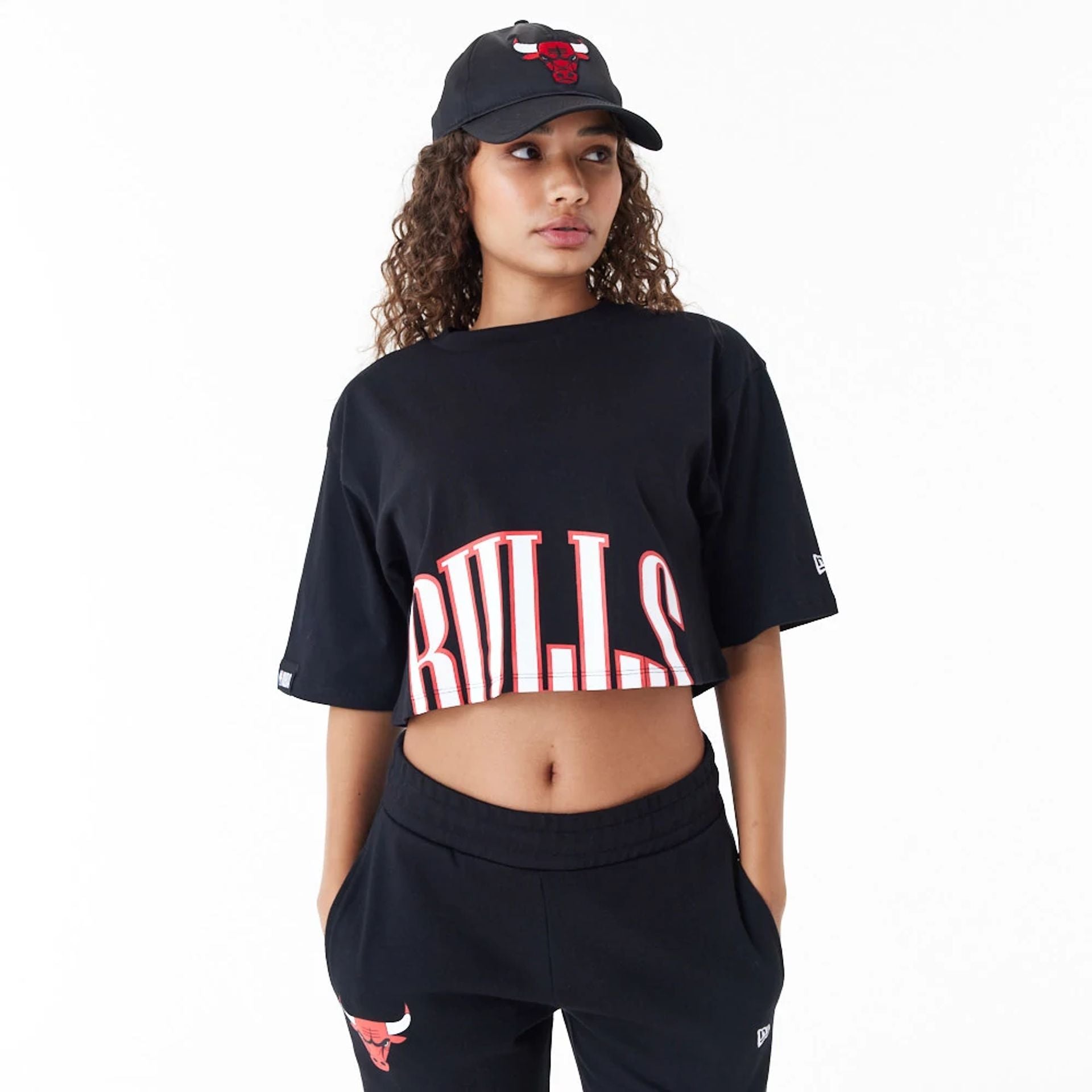 The Female model is wearing Chicago Bulls Womens NBA Team Wordmark Black Crop T-Shirt 1