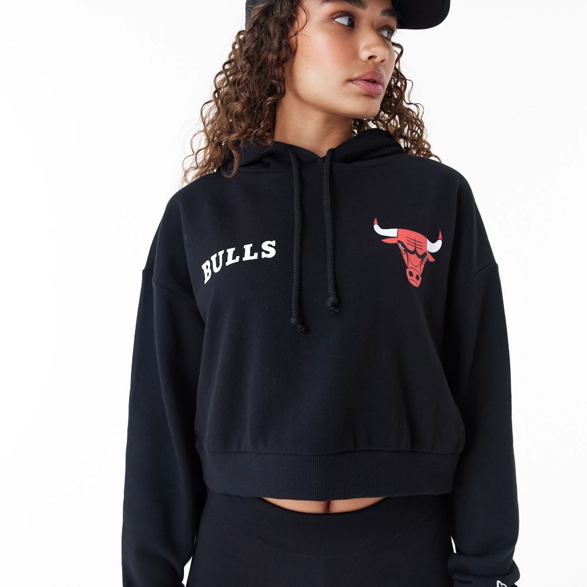 The Female model is wearing Chicago Bulls Womens NBA Team Logo Black Crop Pullover Hoodie 8