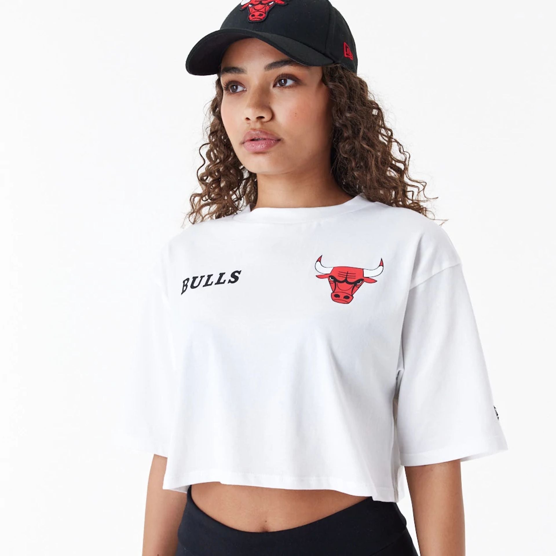 The Female model is wearing Chicago Bulls Womens NBA Team Logo White Crop T-Shirt 8