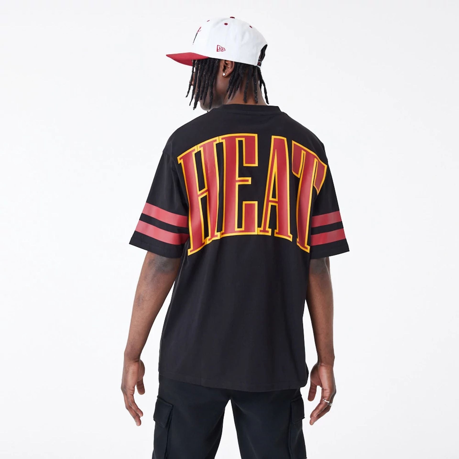 The Male model is wearing Miami Heat NBA Arch Graphic Black Oversized T-Shirt 2