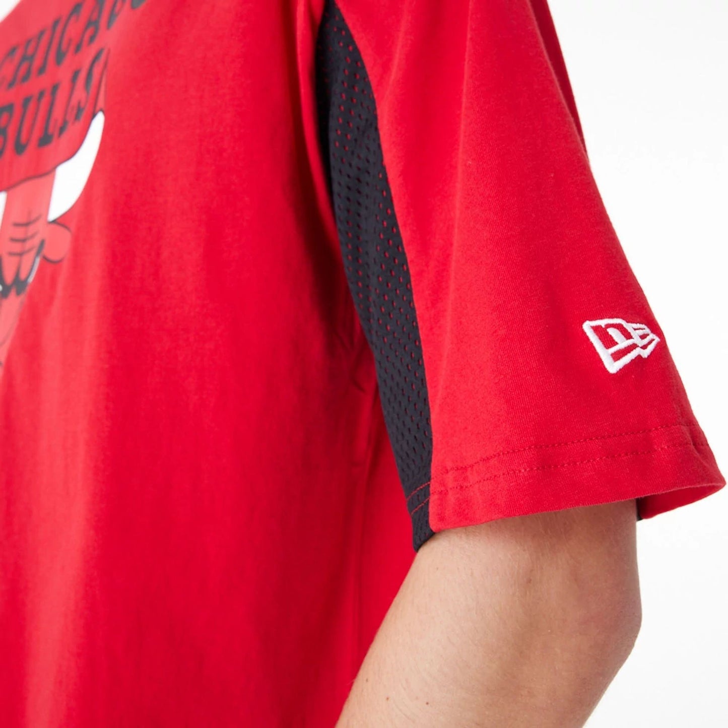 The Male model is wearing Chicago Bulls NBA Mesh Panel Red Oversized T-Shirt 7