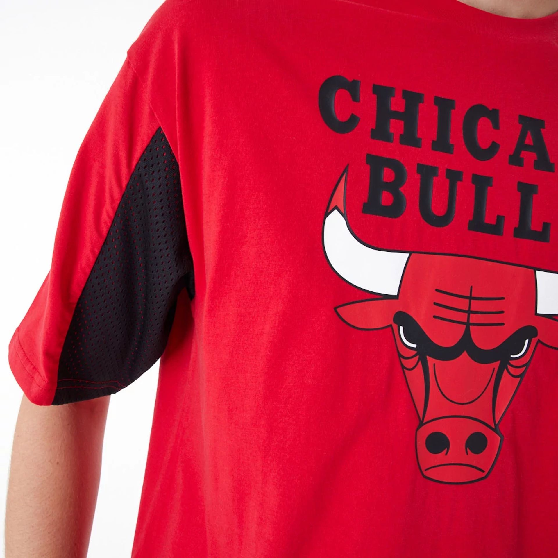 The Male model is wearing Chicago Bulls NBA Mesh Panel Red Oversized T-Shirt 5