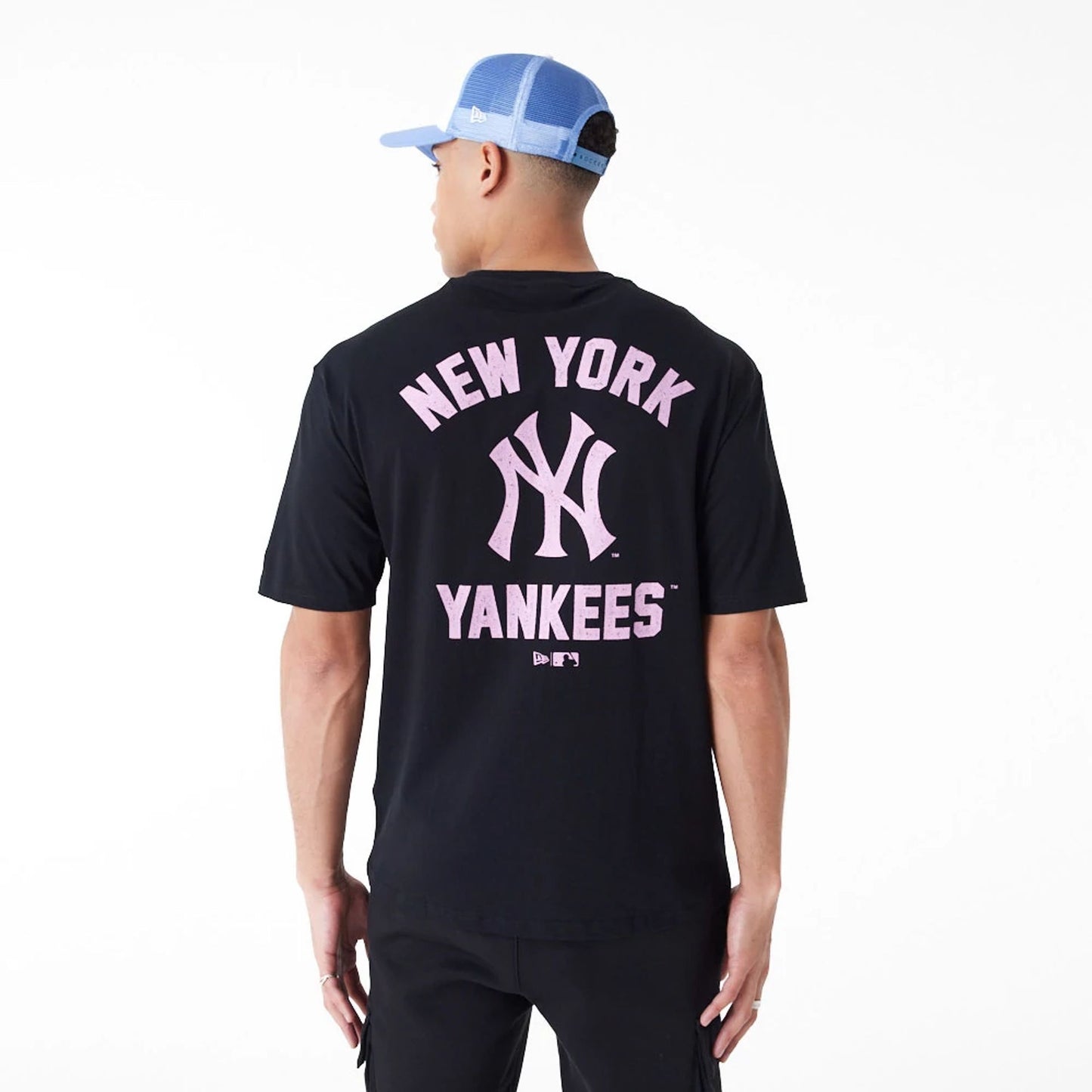 The Male model is wearing New York Yankees MLB Wordmark Black Oversized T-Shirt 5