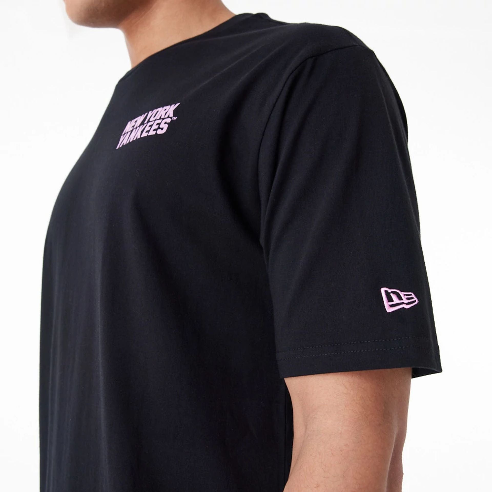 The Male model is wearing New York Yankees MLB Wordmark Black Oversized T-Shirt 6