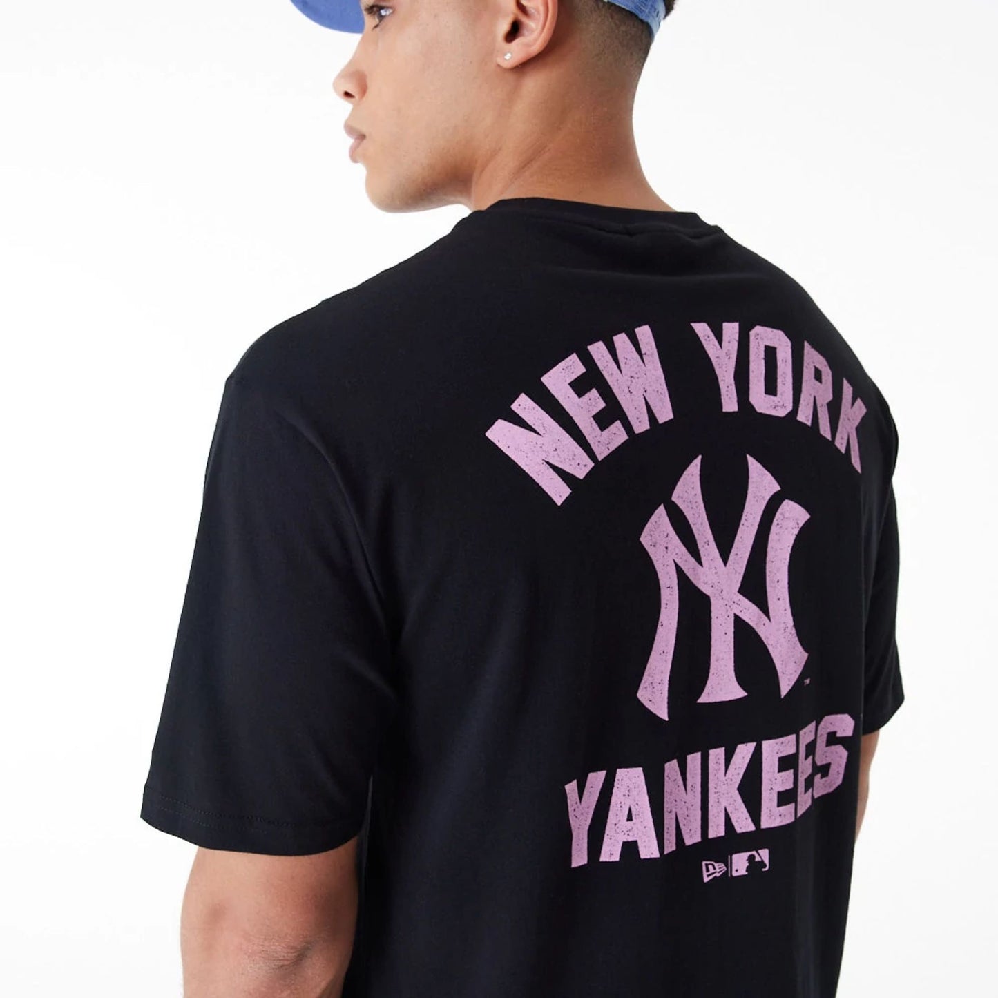 The Male model is wearing New York Yankees MLB Wordmark Black Oversized T-Shirt 3