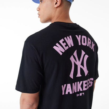 The Male model is wearing New York Yankees MLB Wordmark Black Oversized T-Shirt 3