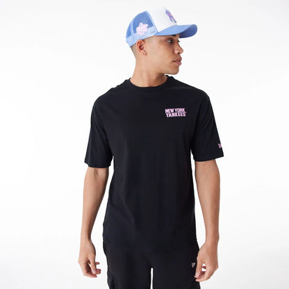 The Male model is wearing New York Yankees MLB Wordmark Black Oversized T-Shirt 1