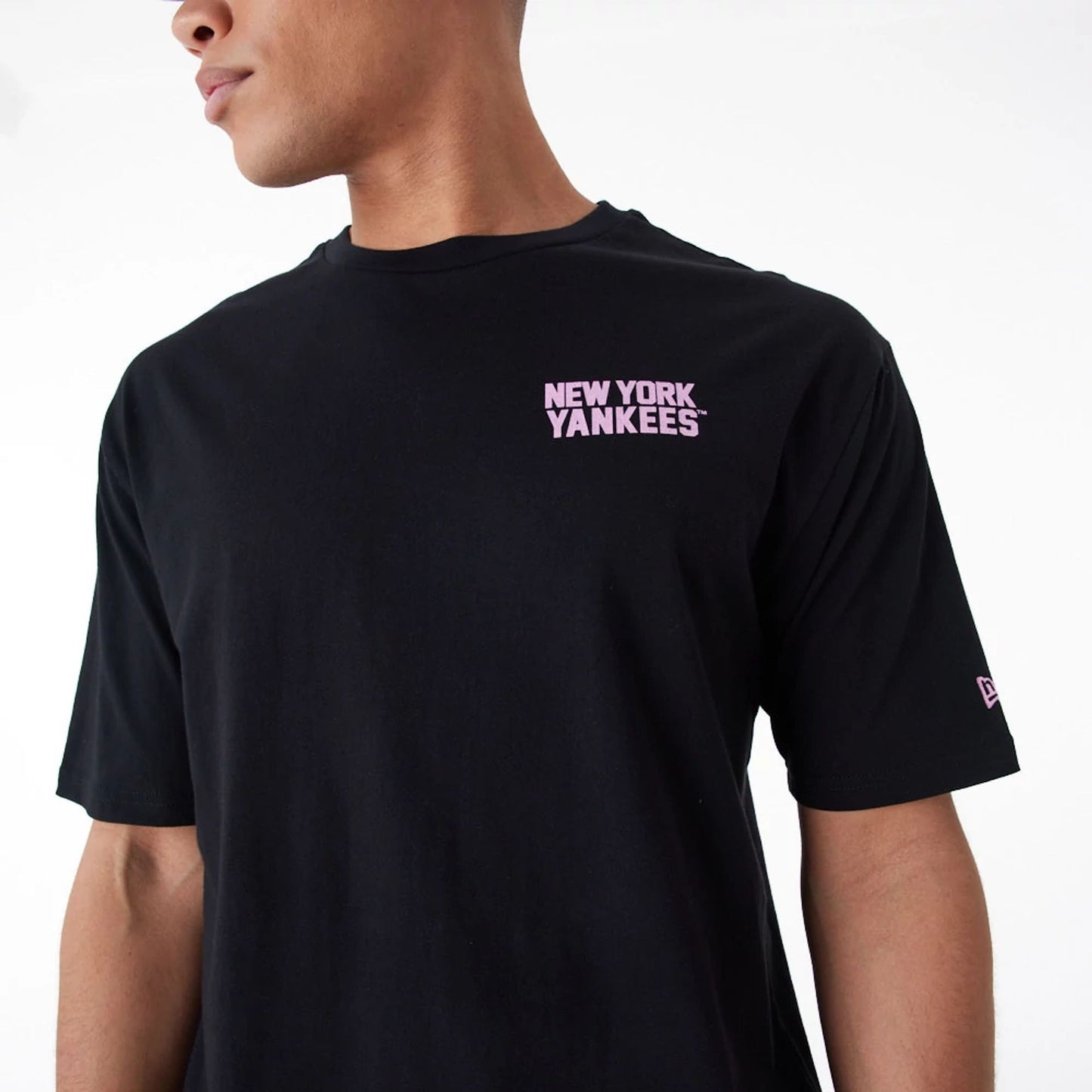 The Male model is wearing New York Yankees MLB Wordmark Black Oversized T-Shirt 4