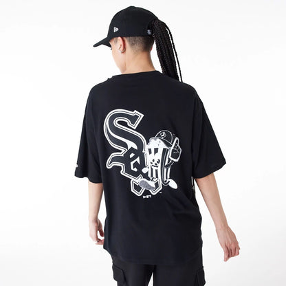 The Male model is wearing Chicago White Sox MLB Food Graphic Black Oversized T-Shirt 2