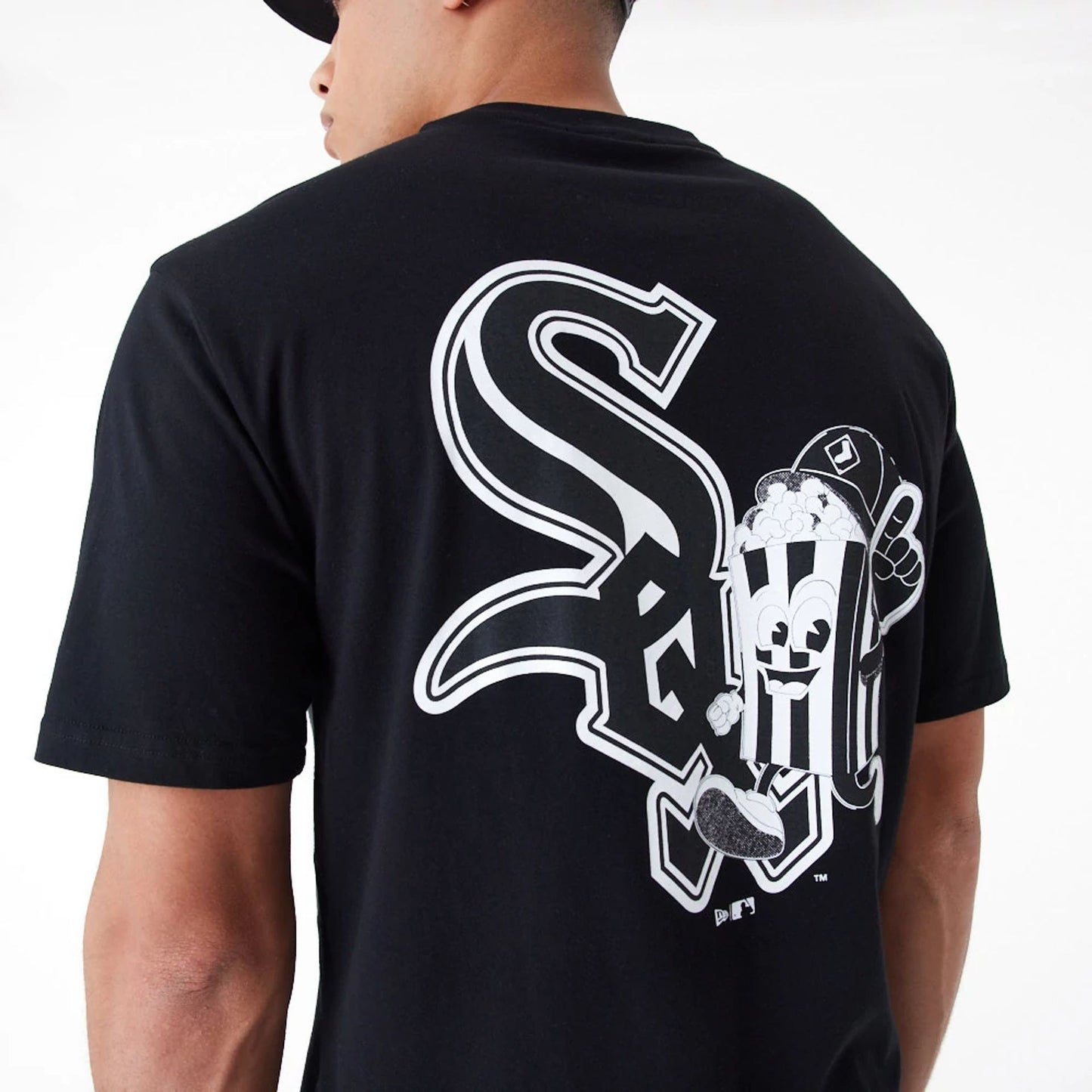 The Male model is wearing Chicago White Sox MLB Food Graphic Black Oversized T-Shirt 5