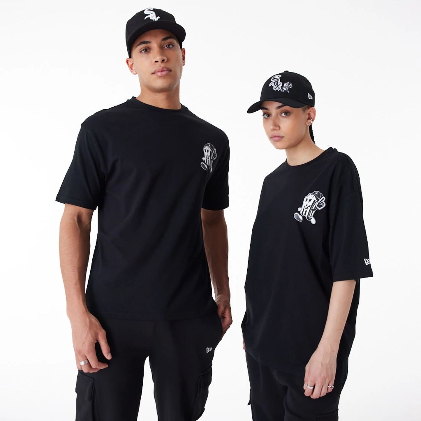 The Male model is wearing Chicago White Sox MLB Food Graphic Black Oversized T-Shirt 6