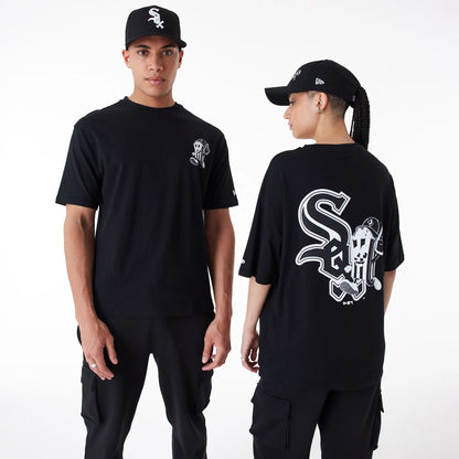 The Male model is wearing Chicago White Sox MLB Food Graphic Black Oversized T-Shirt 3