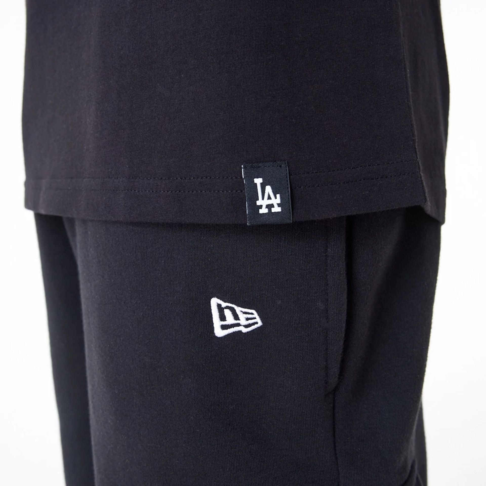 The Male model is wearing LA Dodgers MLB Player Graphic Black Oversized T-Shirt 7