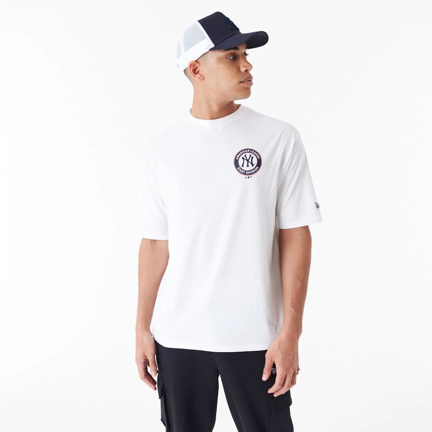 The Male model is wearing New York Yankees MLB Player Graphic White Oversized T-Shirt 1