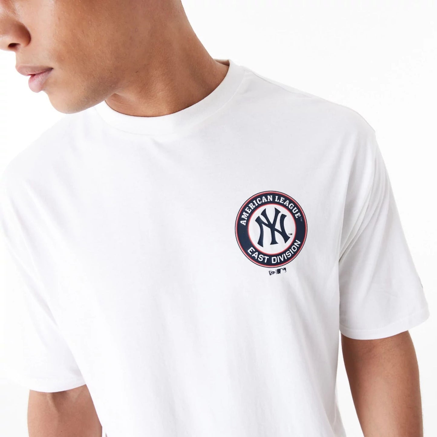 The Male model is wearing New York Yankees MLB Player Graphic White Oversized T-Shirt 4