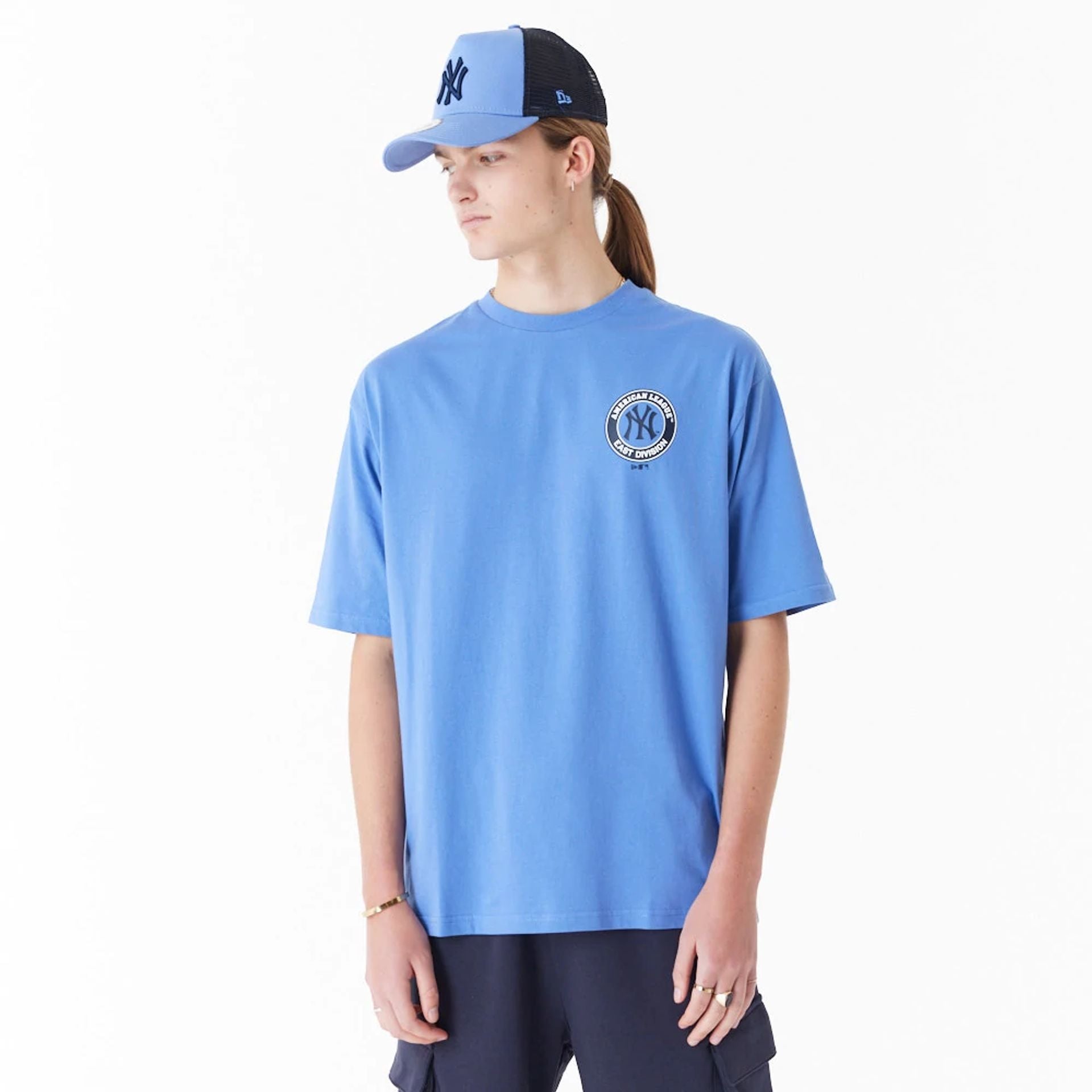 The Male model is wearing New York Yankees MLB Player Graphic Blue Oversized T-Shirt 1