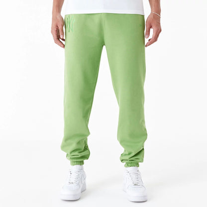 The Male model is wearing New York Yankees League Essential Green Joggers 6