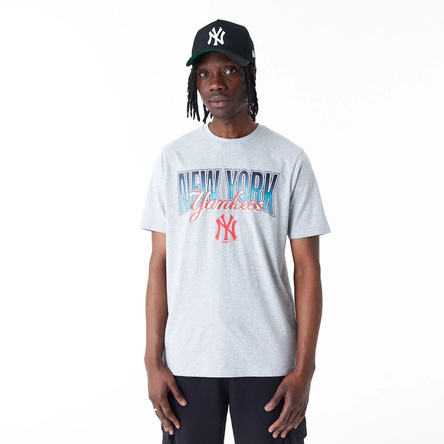 The Male model is wearing New York Yankees MLB Gradient Graphic Grey T-Shirt 4