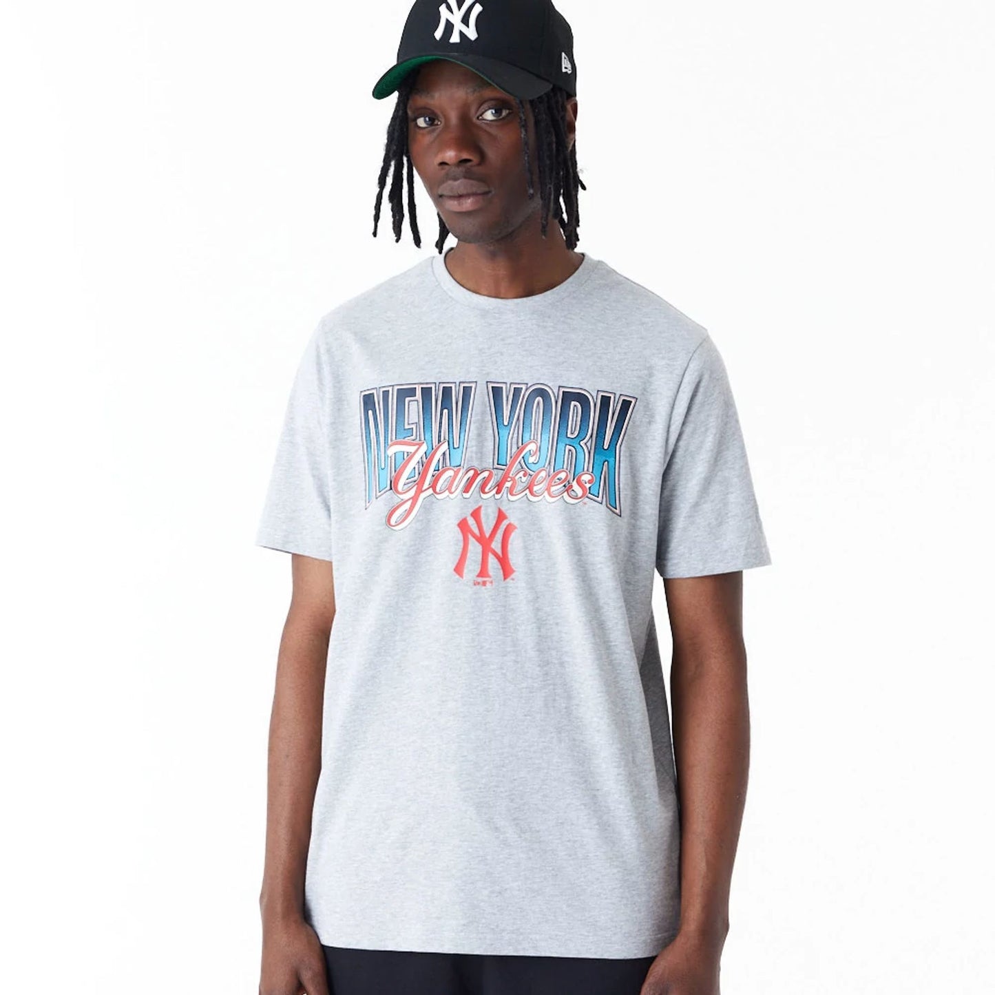 The Male model is wearing New York Yankees MLB Gradient Graphic Grey T-Shirt 3