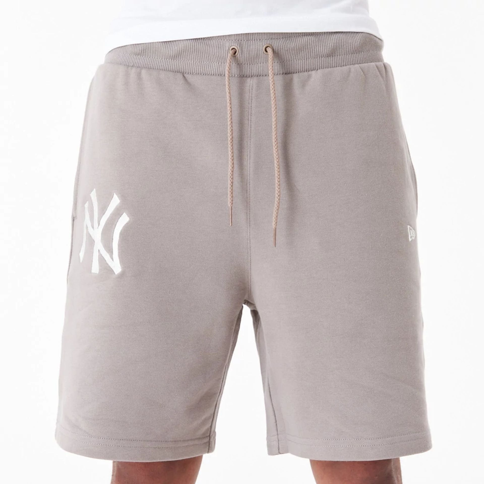 The Male model is wearing New York Yankees League Essential Beige Shorts 2