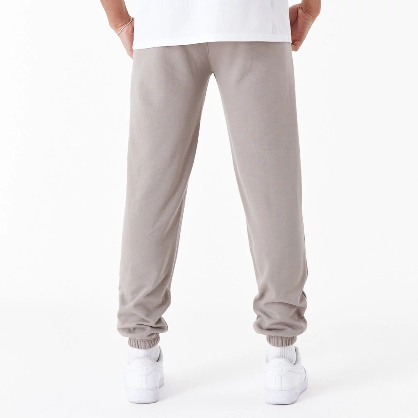 The Male model is wearing New York Yankees League Essential Beige Joggers 3