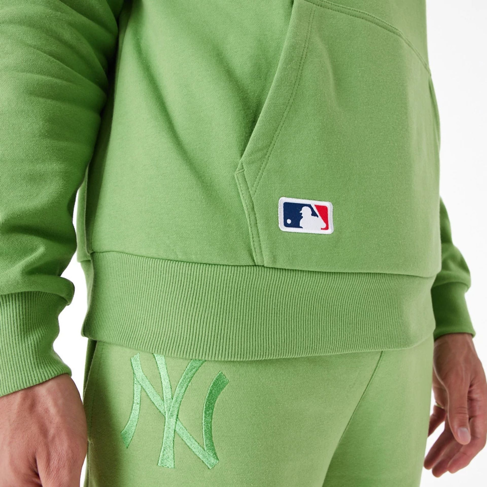 The Male model is wearing New York Yankees League Essential Green Oversized Pullover Hoodie 4