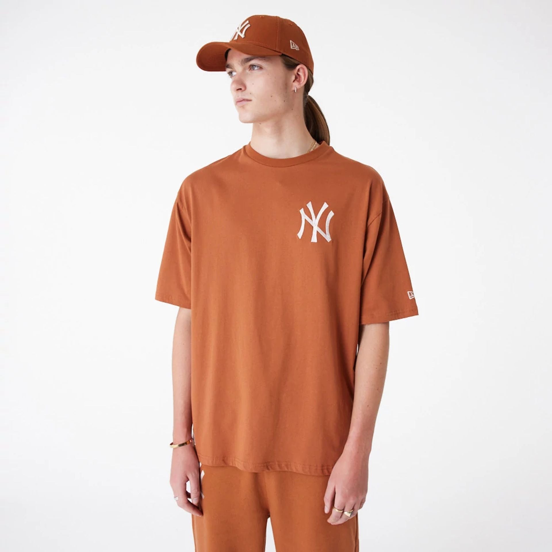 The Male model is wearing New York Yankees League Essential Brown Oversized T-Shirt 2