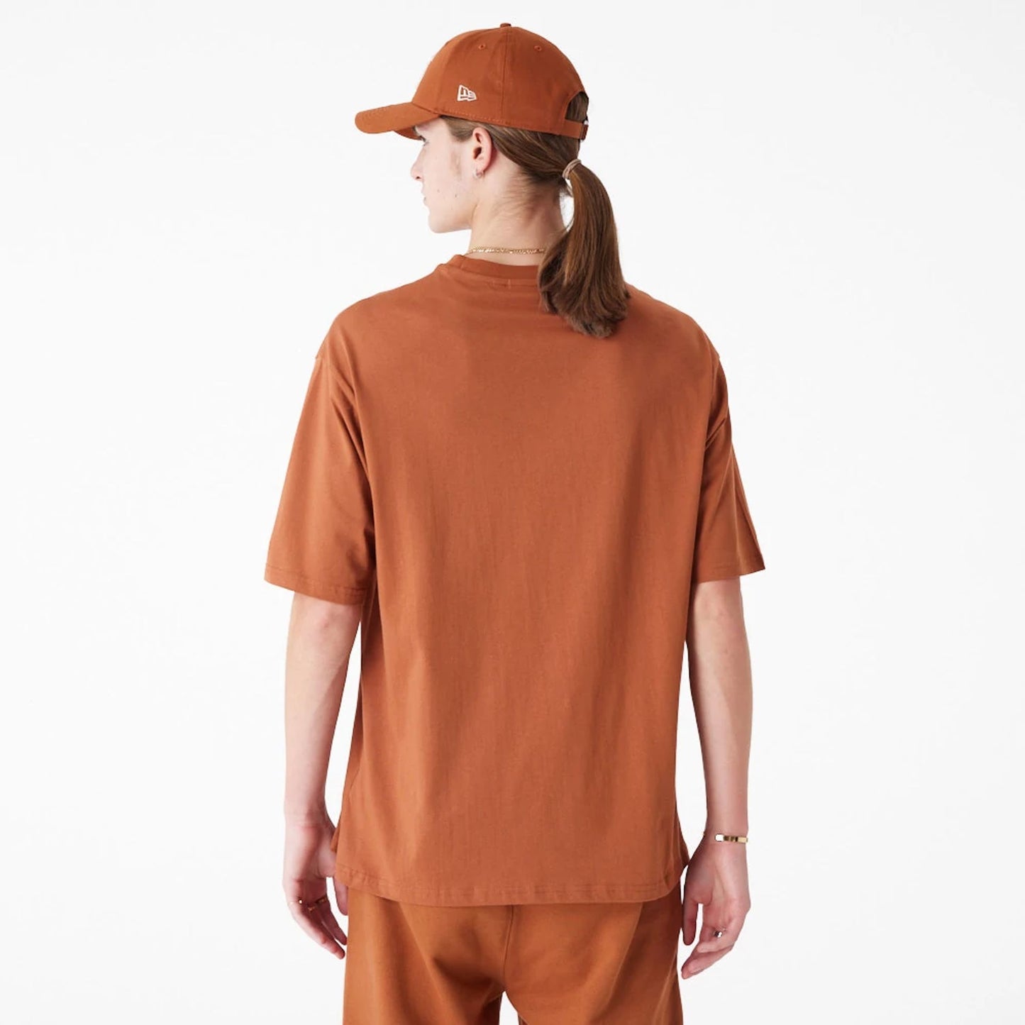 The Male model is wearing New York Yankees League Essential Brown Oversized T-Shirt 7