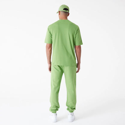 The Male model is wearing New York Yankees League Essential Green Oversized T-Shirt 4